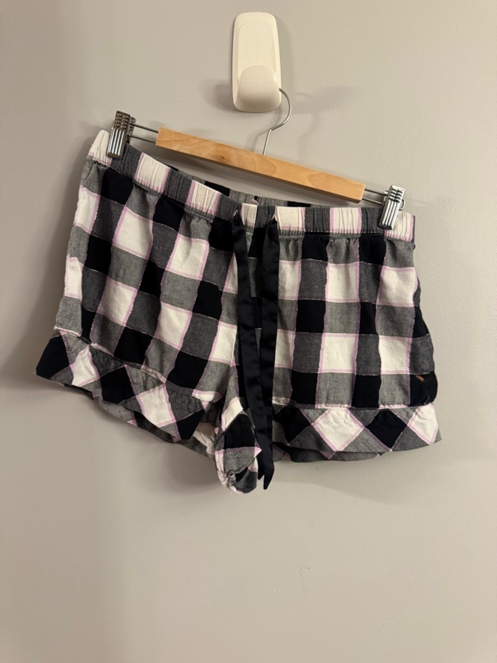 Victoria’s Secret Pink Black Gray Plaid Sleep Shorts Medium